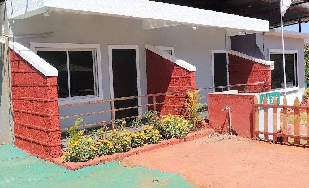 undefined Royal Resort 6