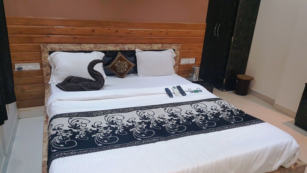 undefined Royal Resort 4