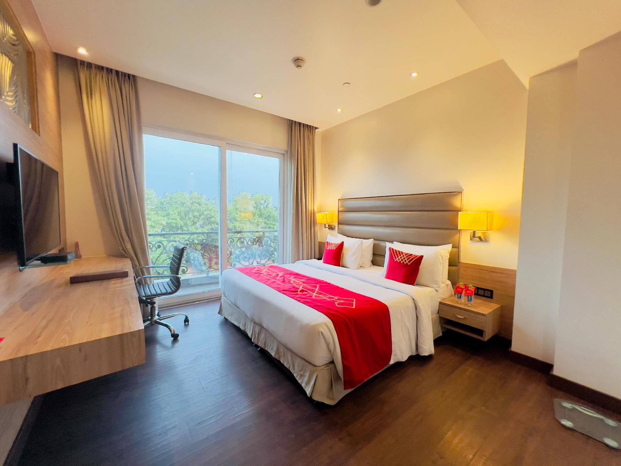 1 King Bed, Mobility Accessible Room, Non-Smoking