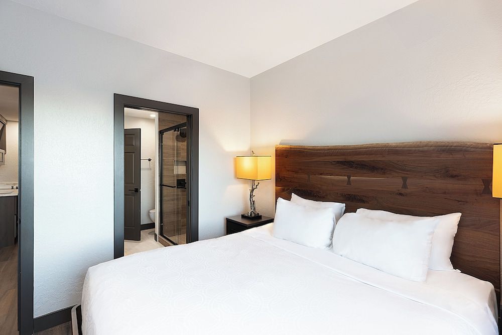 Signature Suite