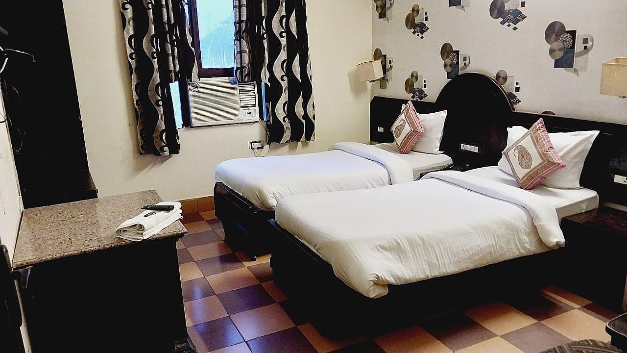 Hotel Maharani Prime Deluxe Room 8