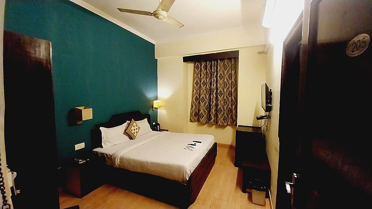 Hotel Maharani Prime Deluxe Room 6