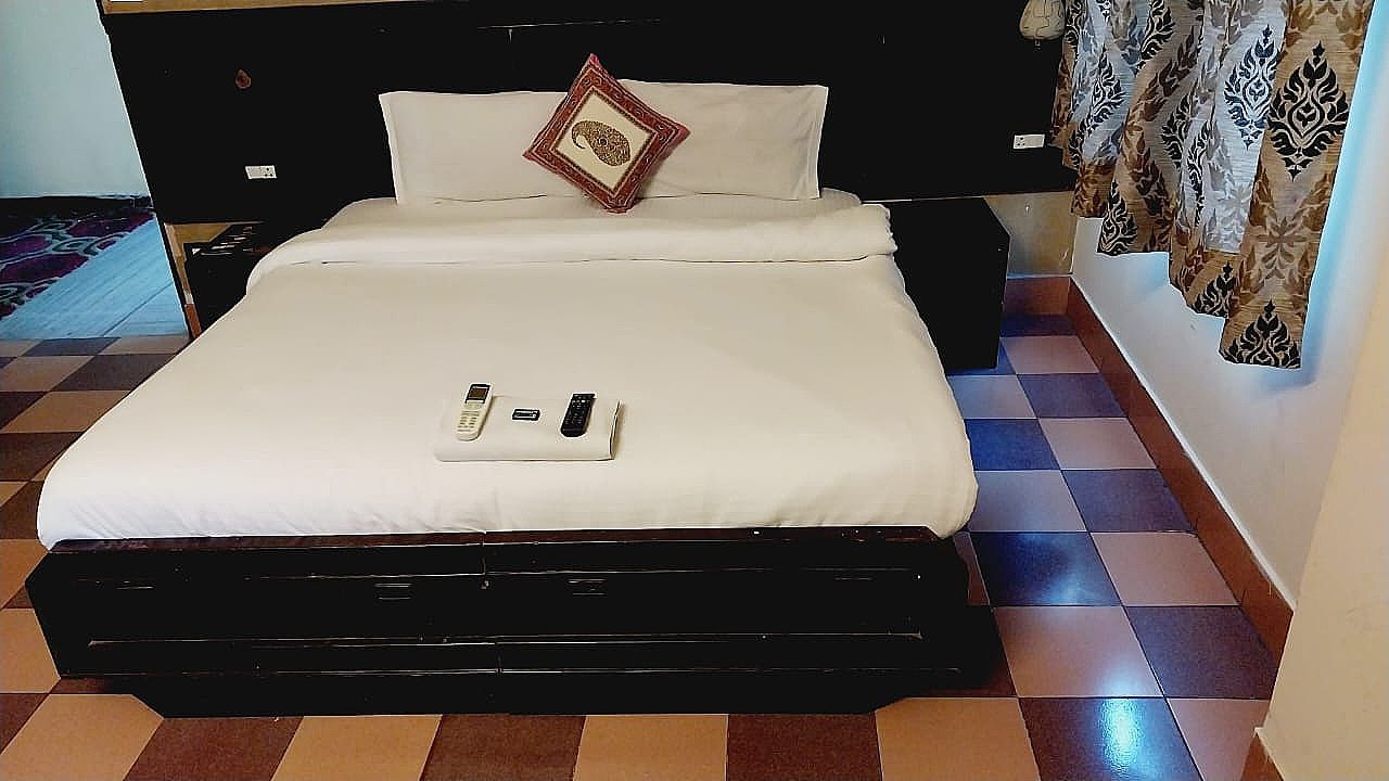 Hotel Maharani Prime Deluxe Room 7