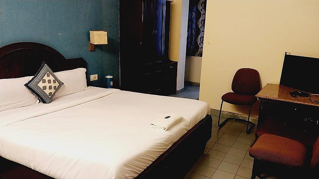 Hotel Maharani Prime Deluxe Room 2