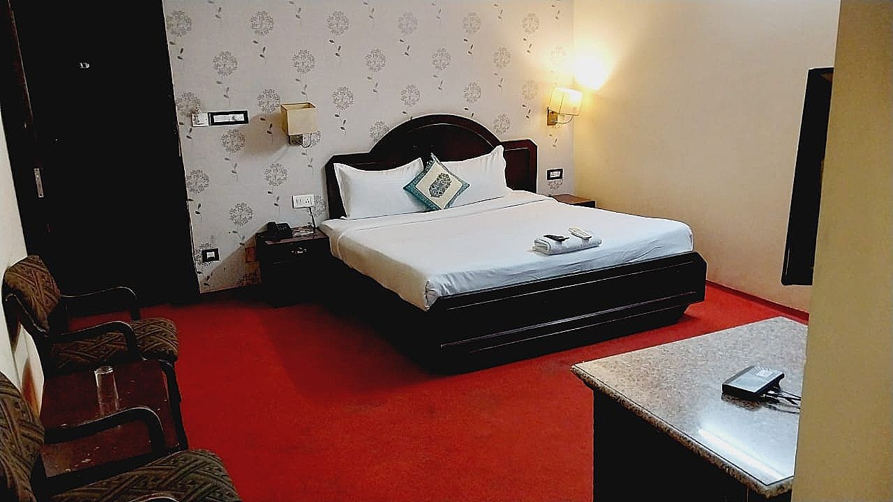 Hotel Maharani Prime Deluxe Room 5