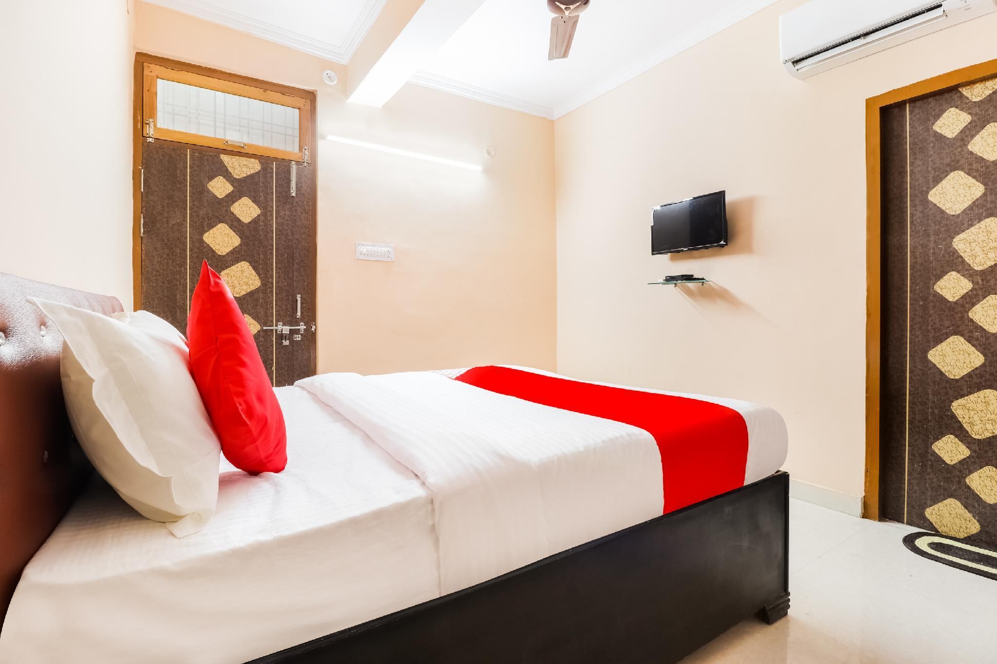 OYO 61469 Kalawati Palace Classic Double or Twin