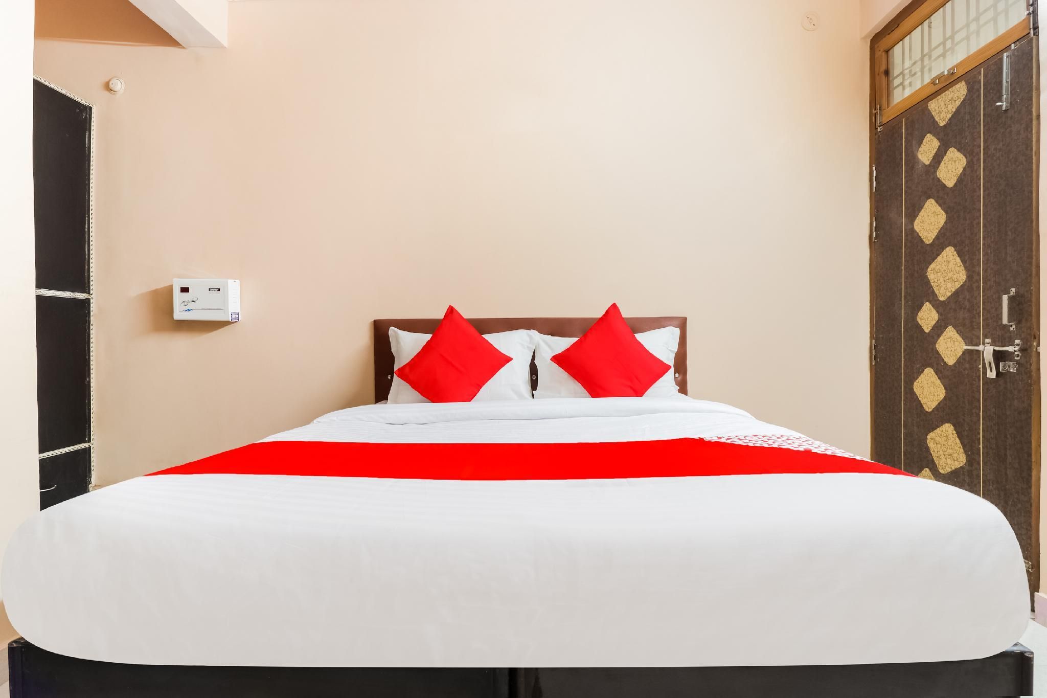 OYO 61469 Kalawati Palace Classic Double or Twin 2