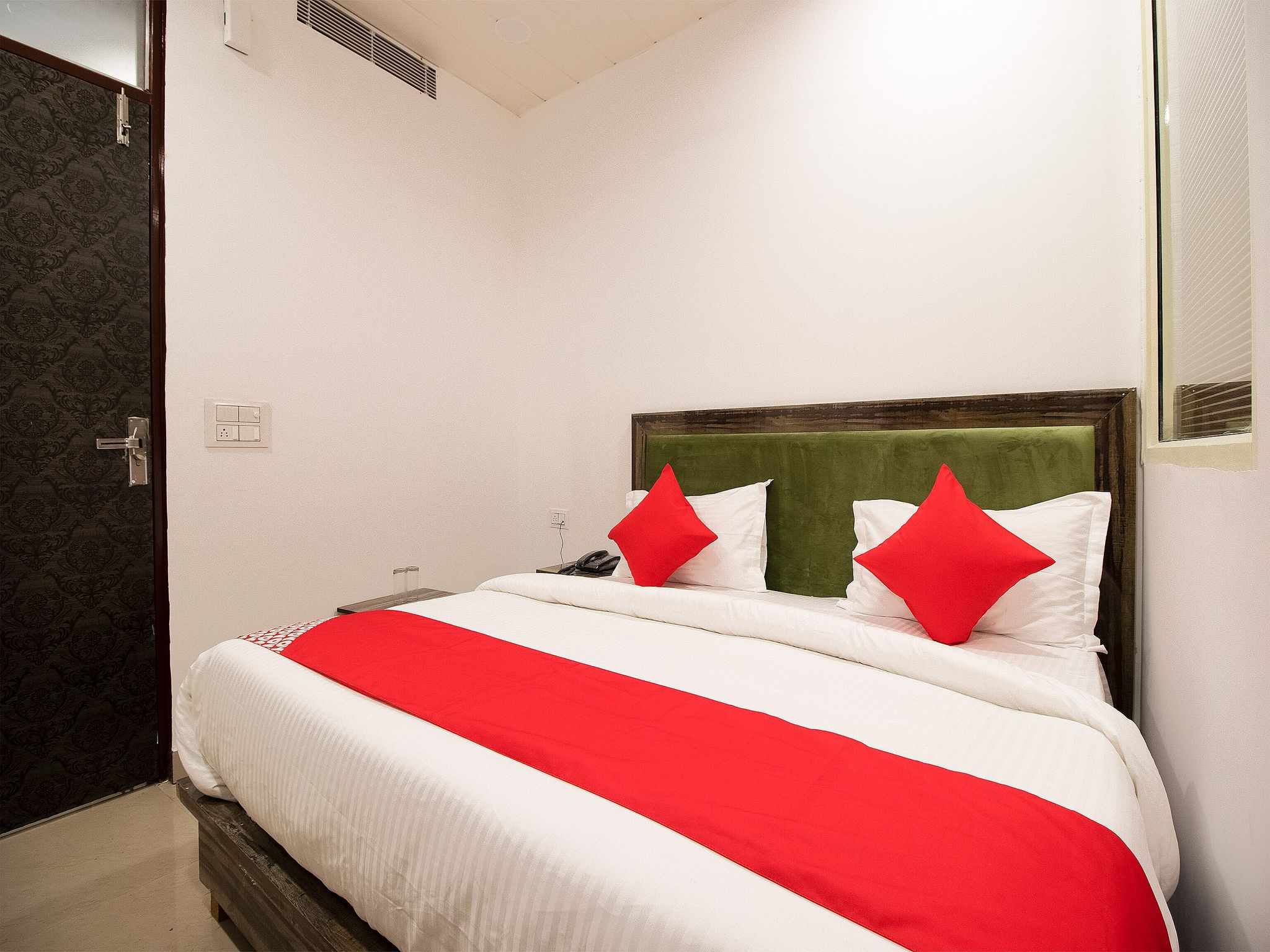 undefined OYO 44094 Grand Inn 6