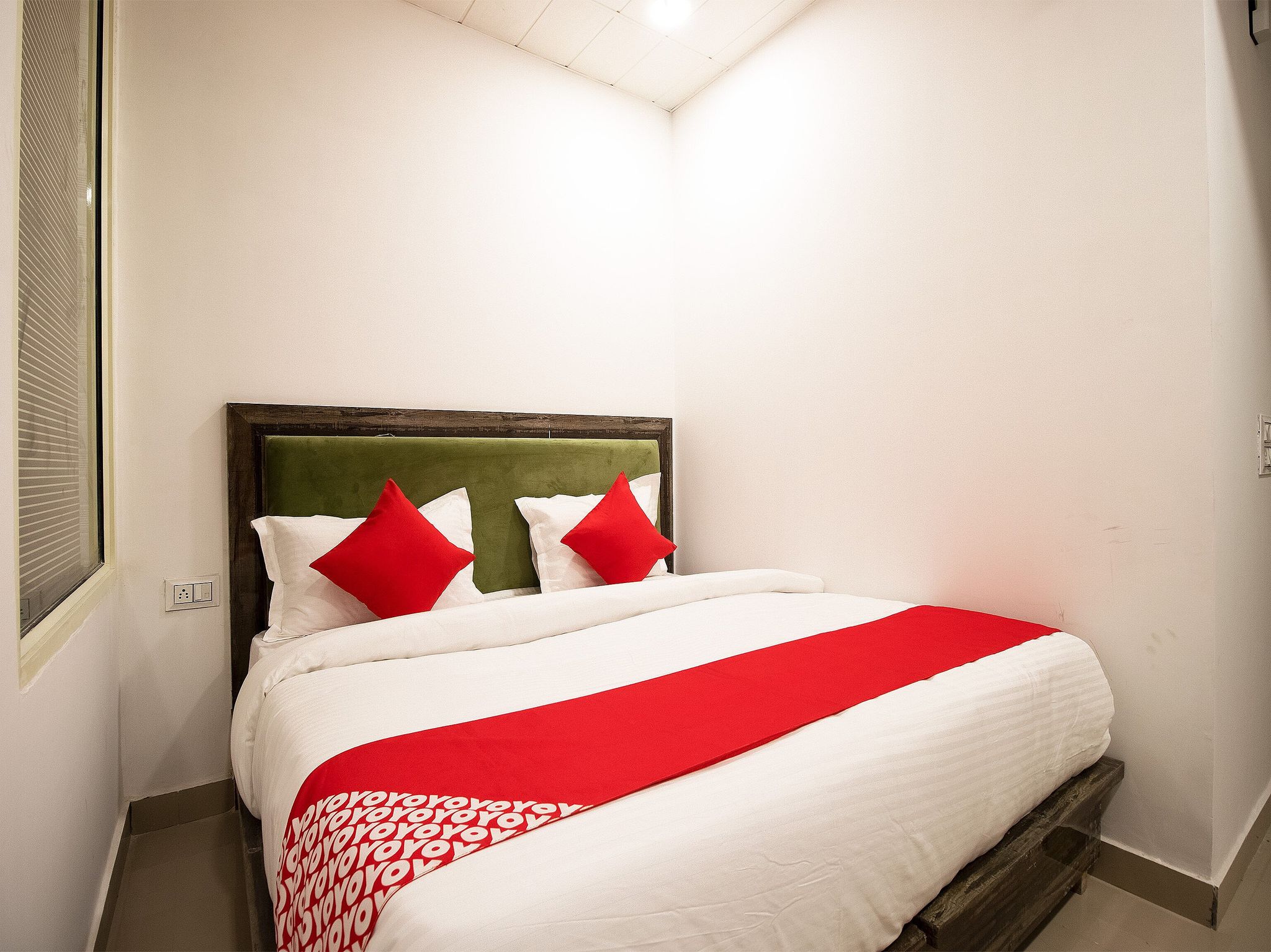 OYO 44094 Grand Inn Deluxe Room 2