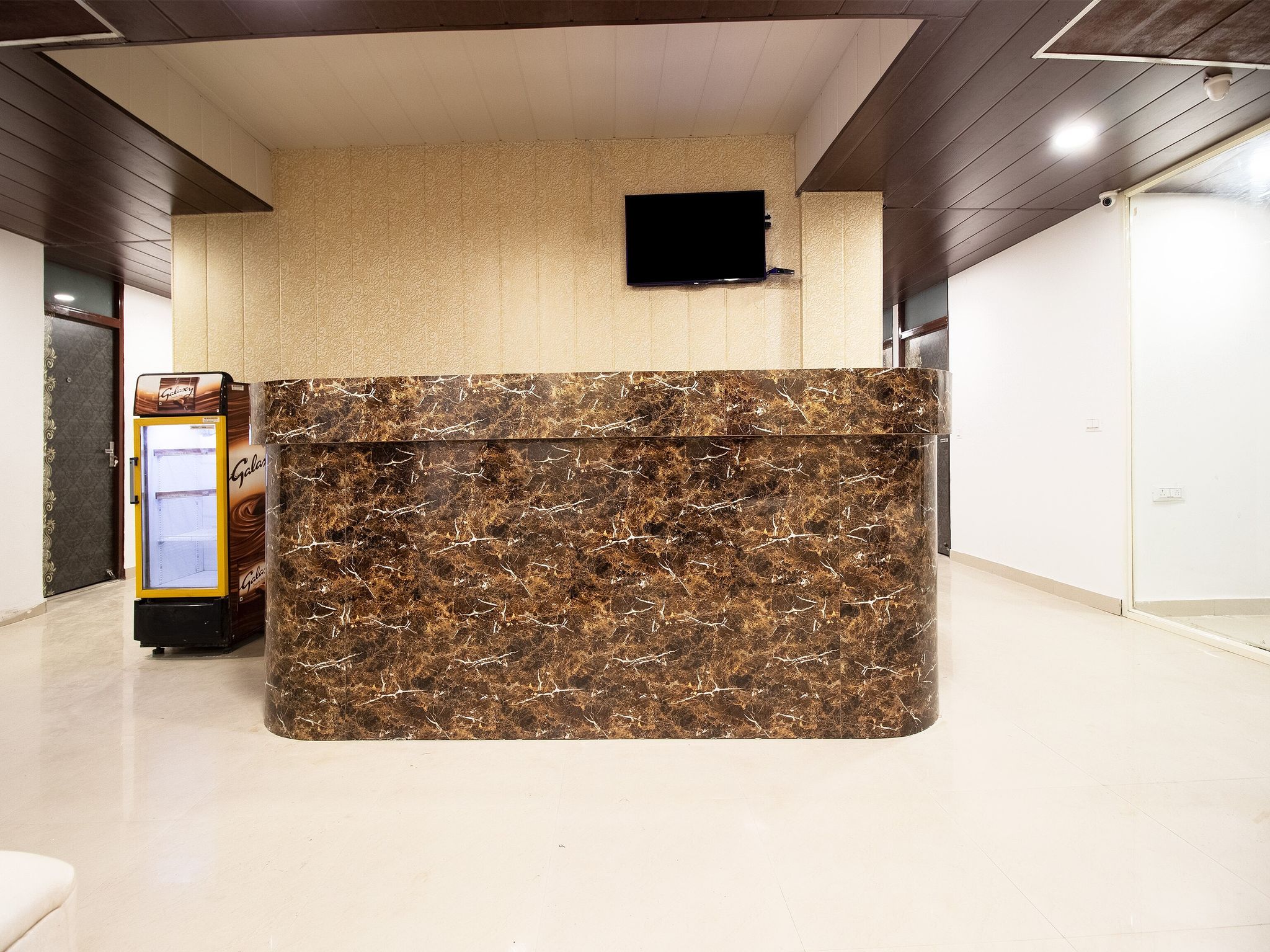 undefined OYO 44094 Grand Inn 3