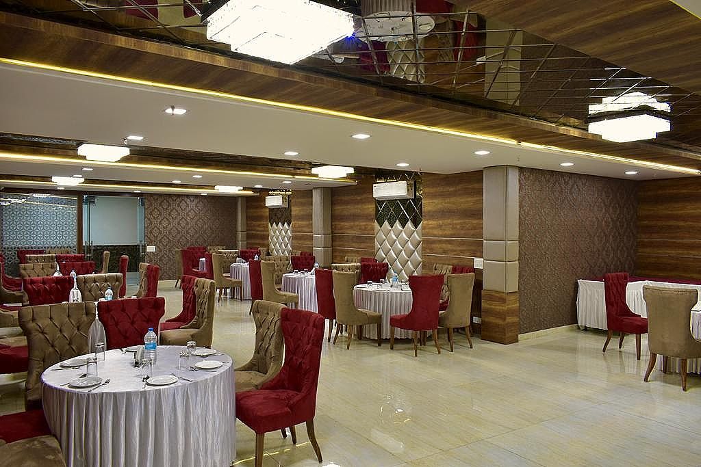 Food & Dining