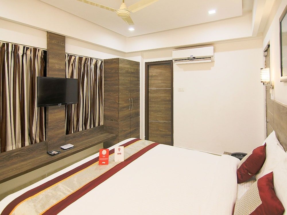 undefined OYO 9647 Hotel MVV Bhavan 7