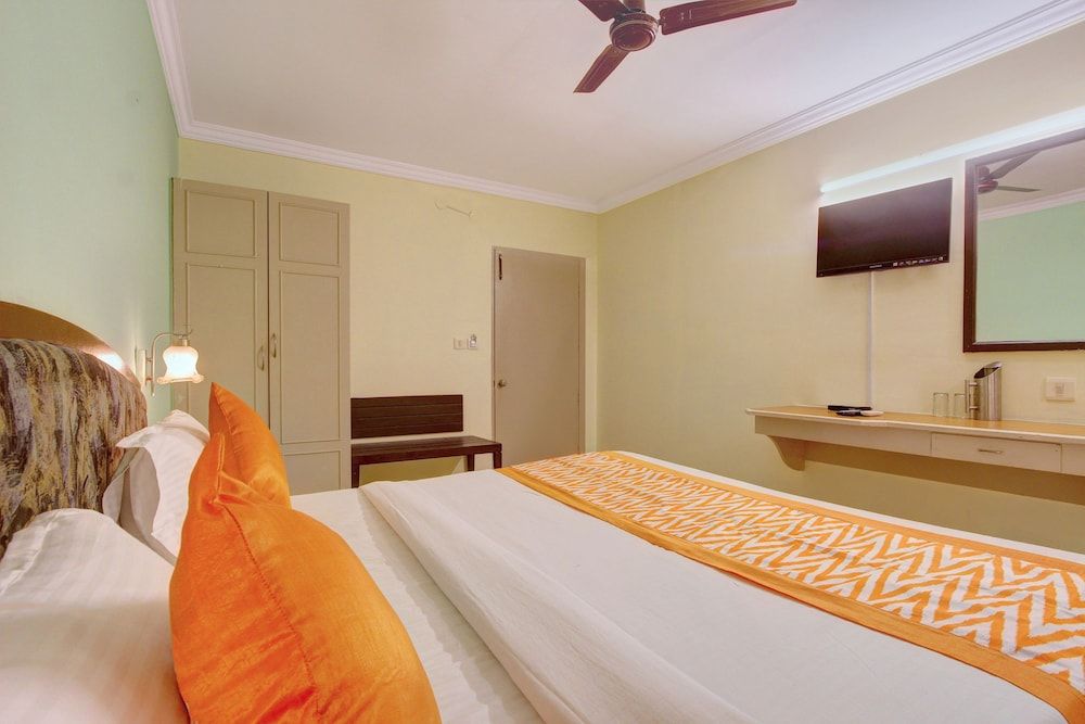 OYO 10596 Hotel Indu Double or Twin Room 4