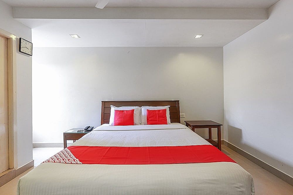 OYO 454 Hotel Aravindar Residency Deluxe Double or Twin Room