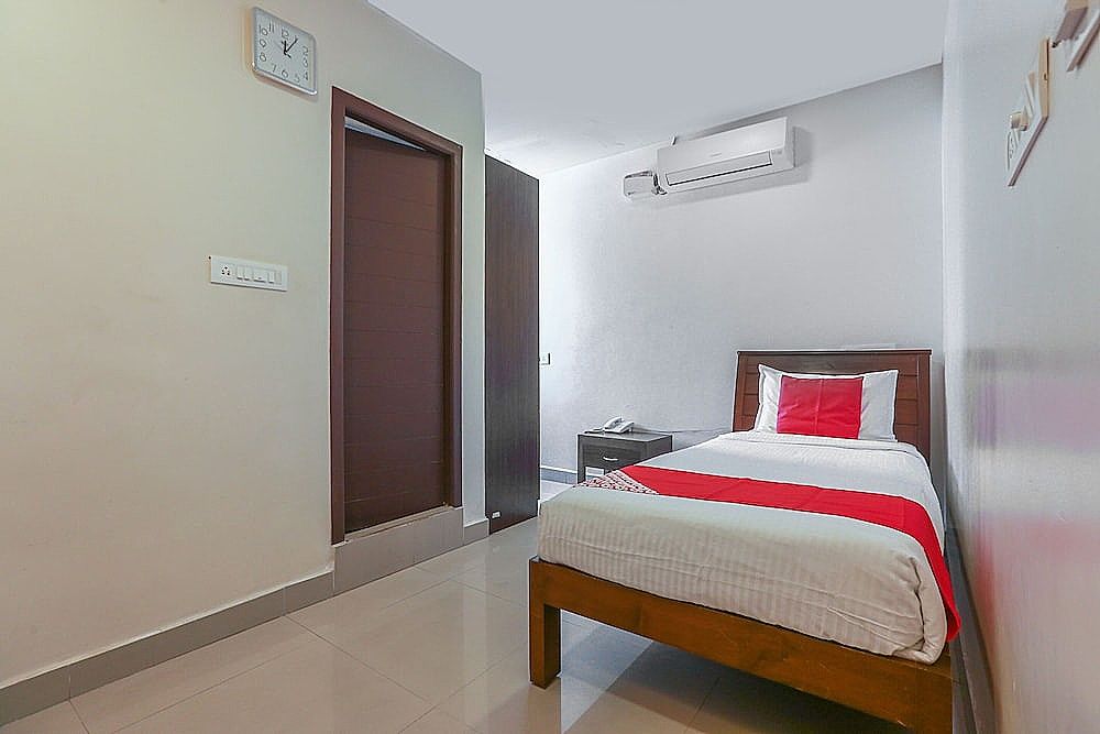 undefined OYO 454 Hotel Aravindar Residency 9