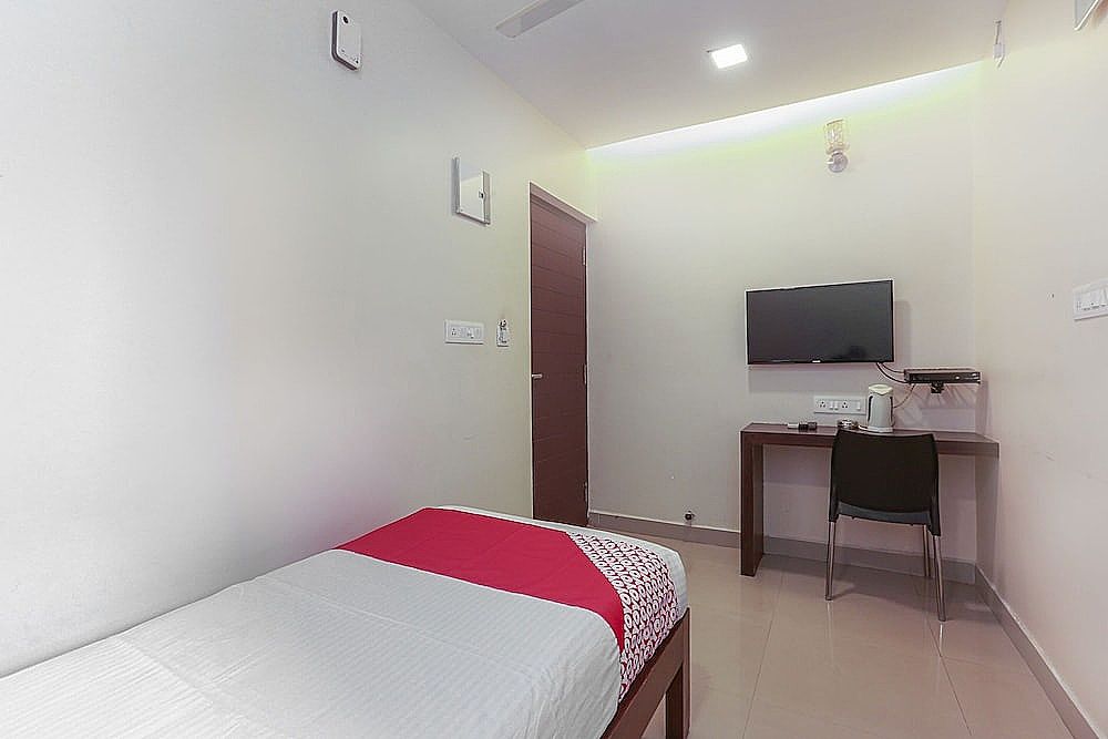 OYO 454 Hotel Aravindar Residency Single Room 5