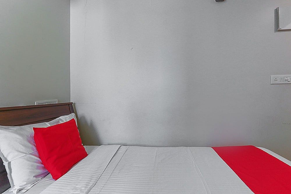 OYO 454 Hotel Aravindar Residency Single Room 2