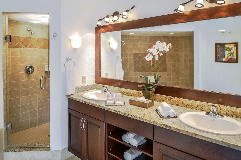 Hilton Vacation Club Polynesian Isles Kissimmee 2 Bedroom 1 King and 2 Twin Suite 7