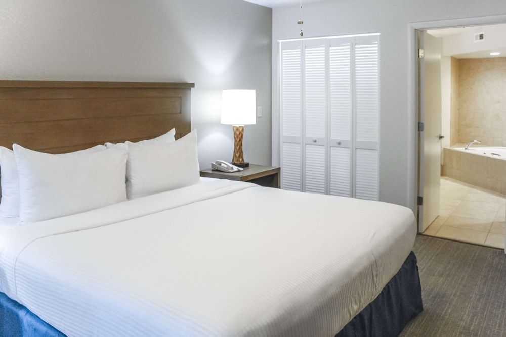 Hilton Vacation Club Polynesian Isles Kissimmee 2 Bedroom 1 King and 2 Twin Suite 4