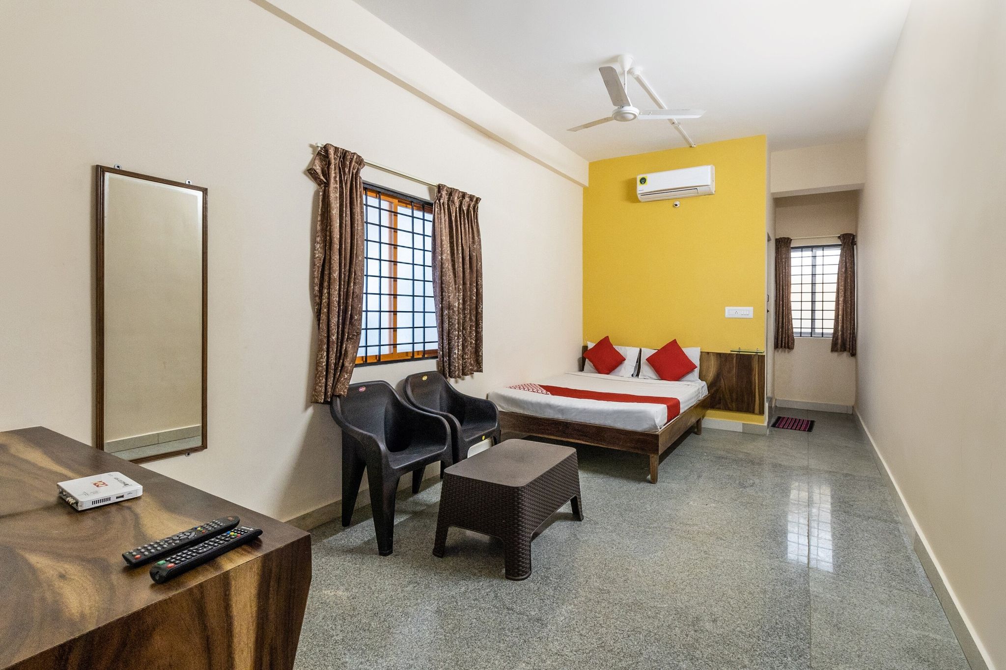 OYO Supriya Lodge Classic 14