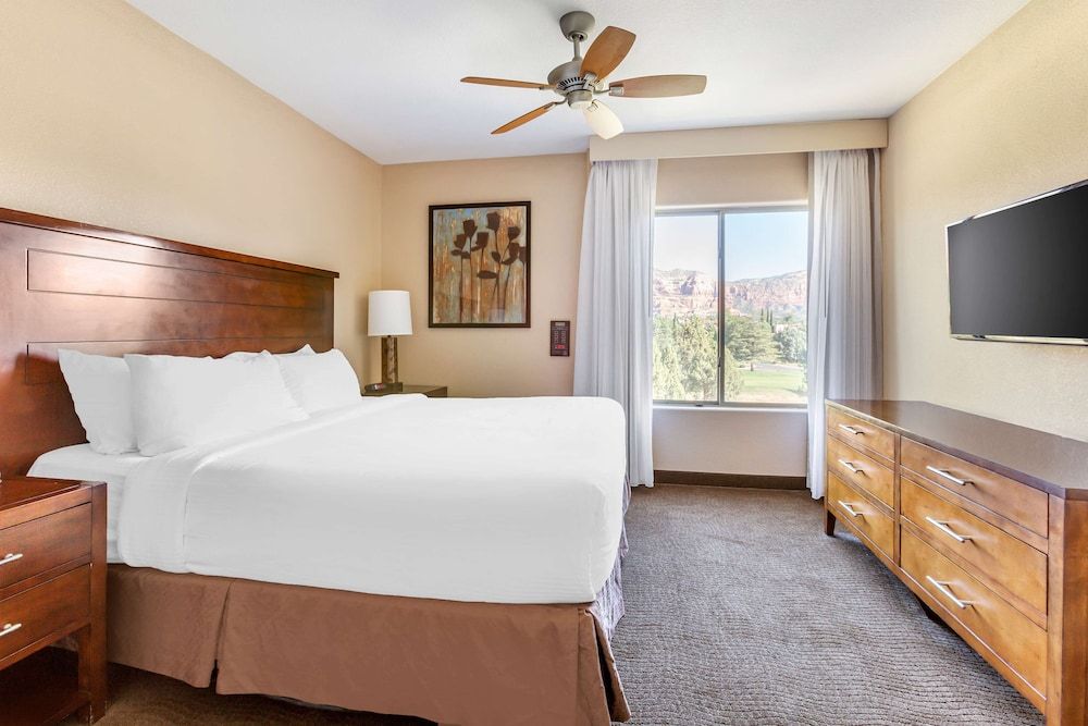 1 BEDROOM KING SUITE ROLL IN SHOWER