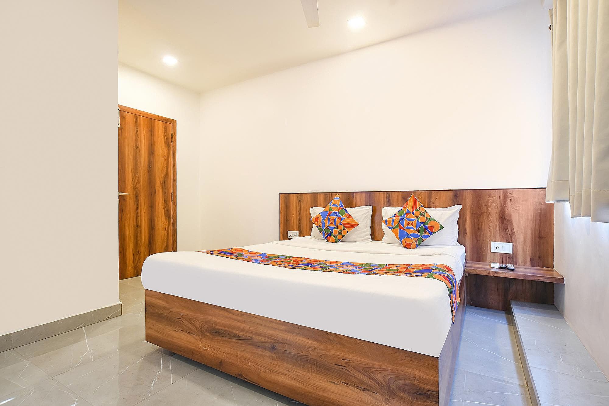 FabHotel The King Palace Deluxe Room