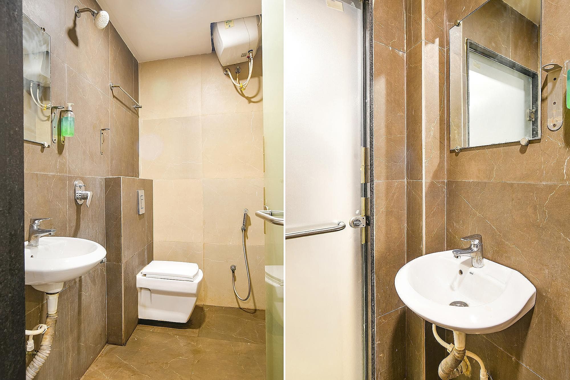 FabHotel The King Palace Deluxe Room 7