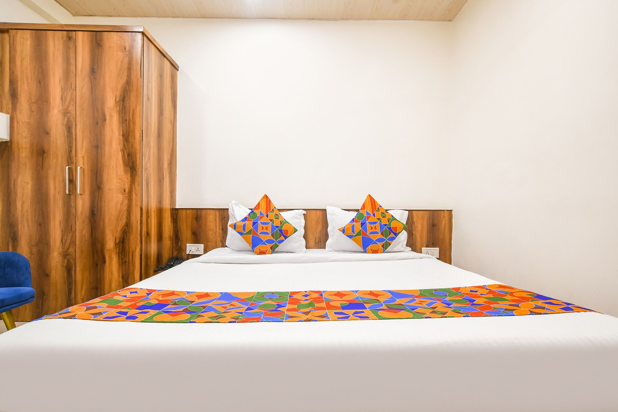 FabHotel The King Palace Deluxe Room 3