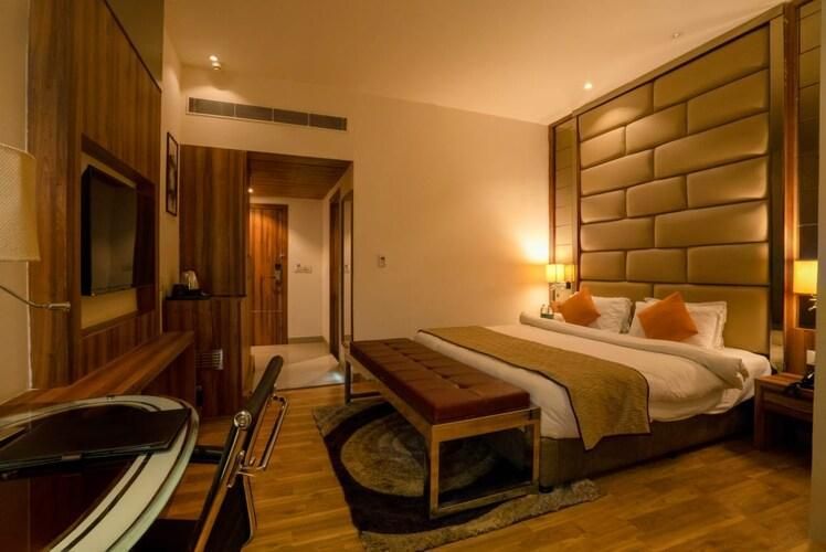 Suite Room With Sit-Out and Bath tub