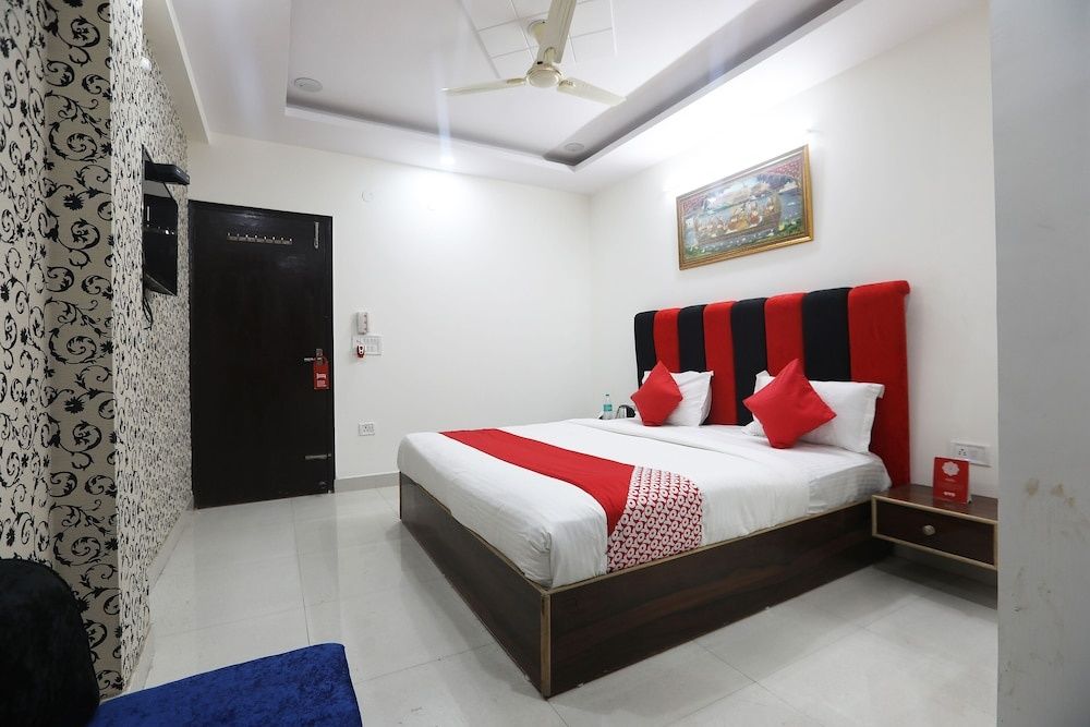 undefined OYO 43923 Surbhi Residency 3