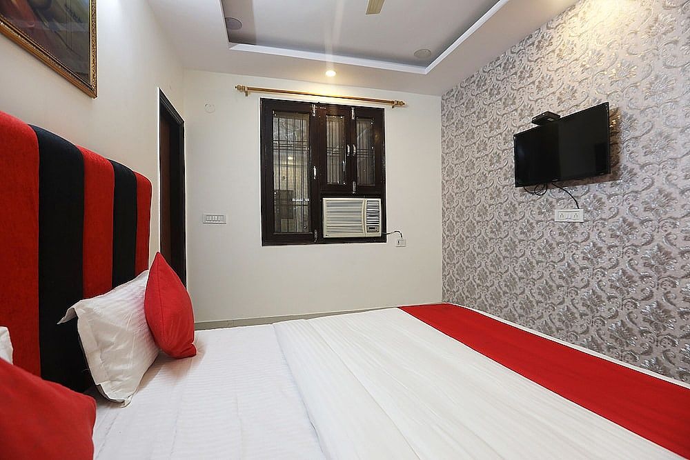 undefined OYO 43923 Surbhi Residency 4