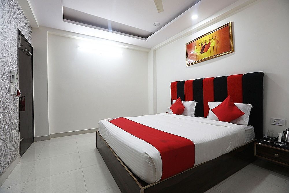 undefined OYO 43923 Surbhi Residency 7