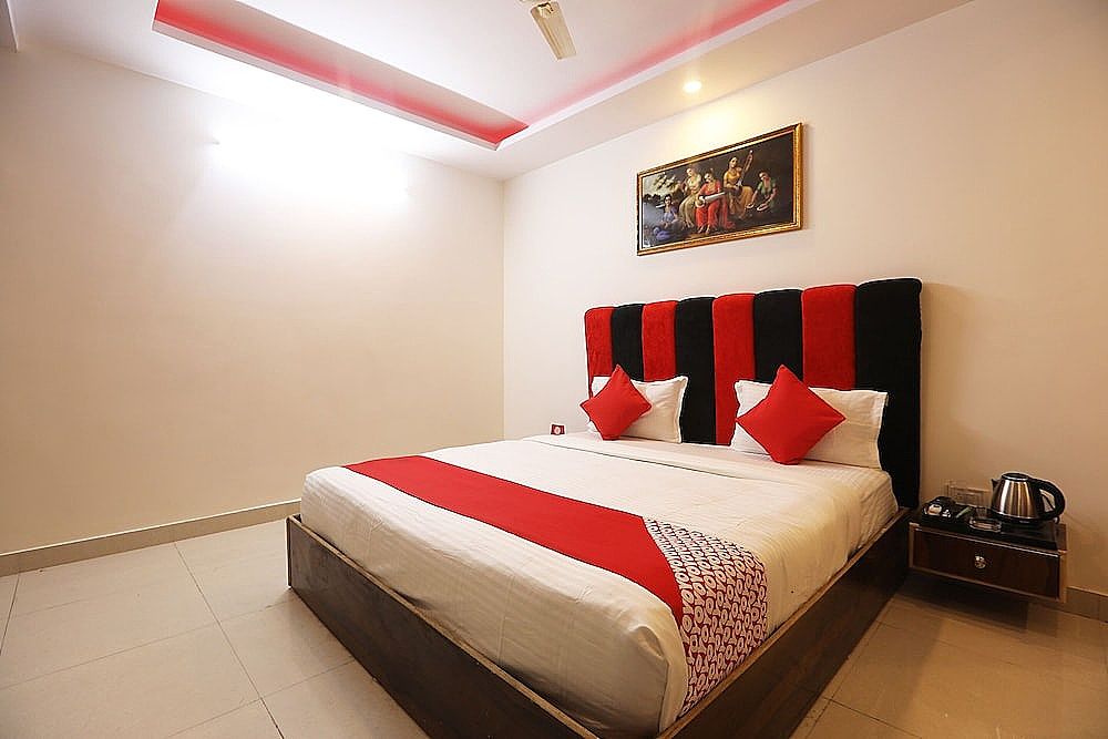 undefined OYO 43923 Surbhi Residency 5
