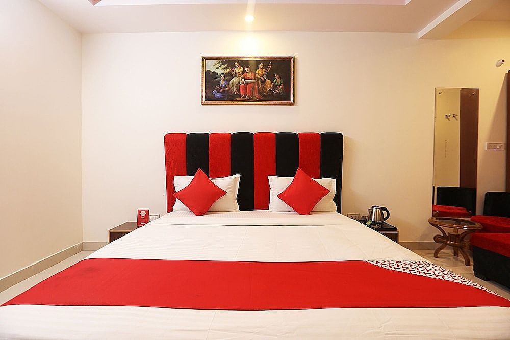 undefined OYO 43923 Surbhi Residency 9