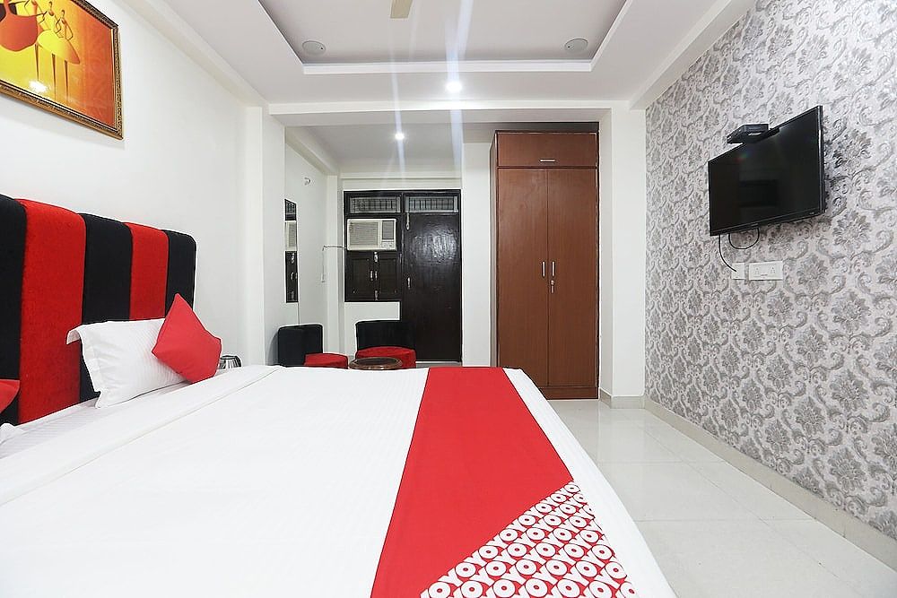 OYO 43923 Surbhi Residency Double or Twin Room 13