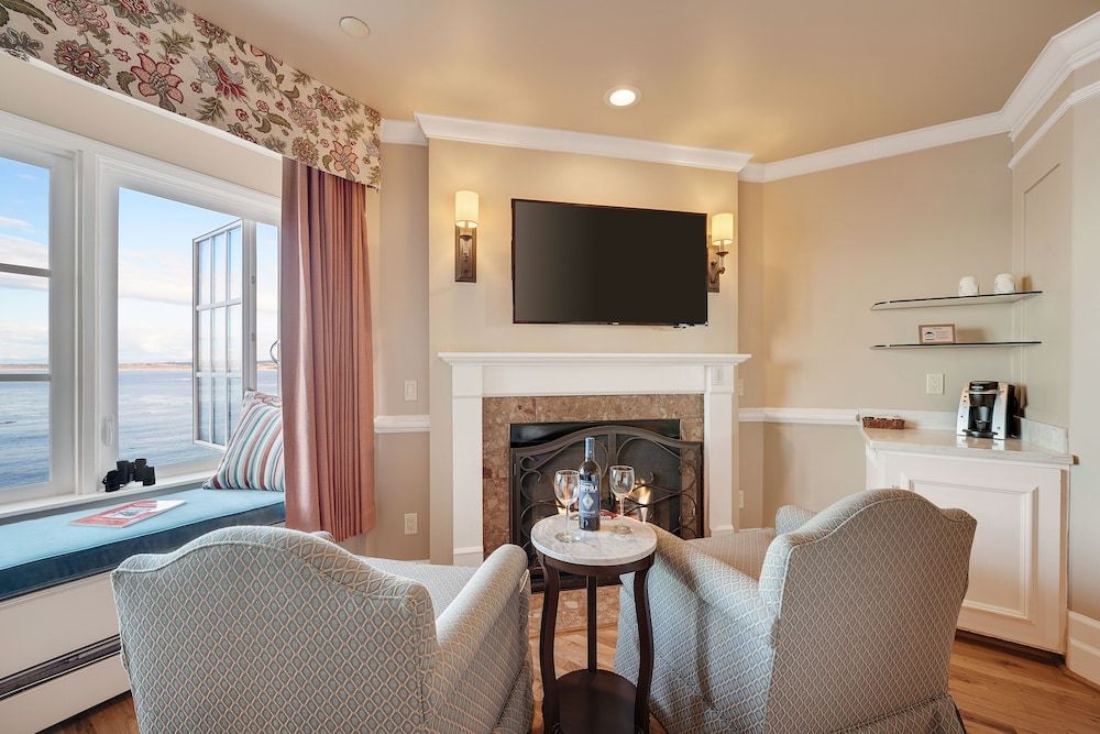 undefined Spindrift Inn 5