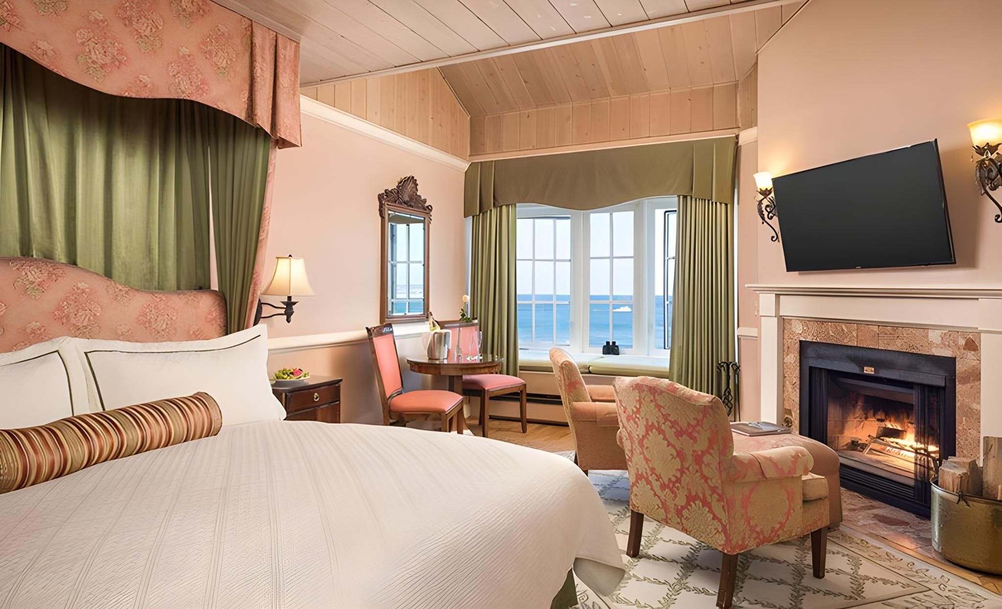 Ocean View King - Fireplace