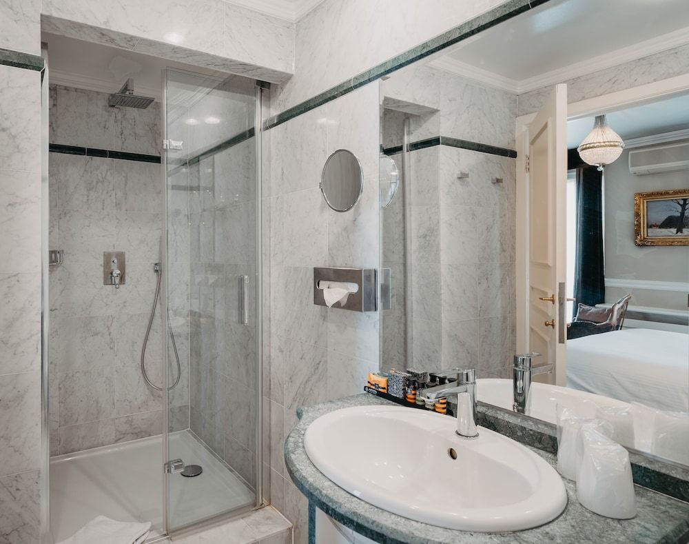 Hotel Manos Premier Superior Double Room 4