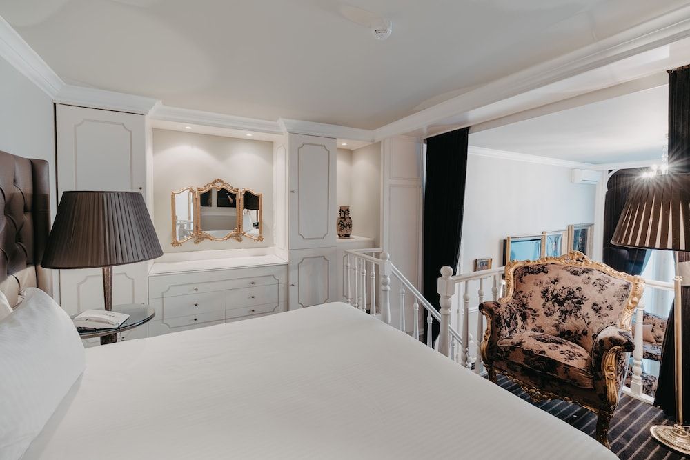 undefined Hotel Manos Premier 6