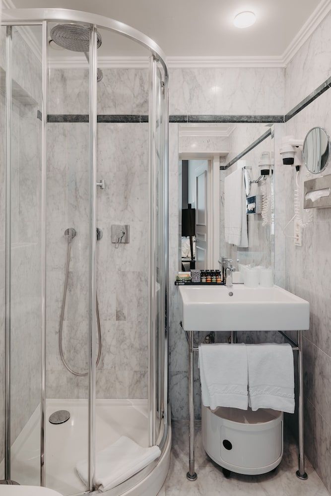 Hotel Manos Premier Classic Double Room 4