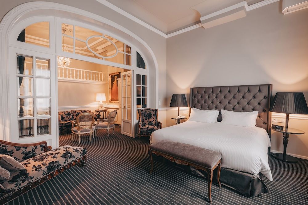 undefined Hotel Manos Premier 7