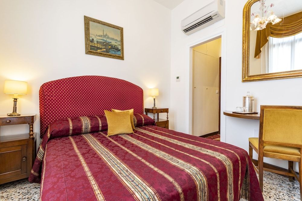 Palazzo Schiavoni Residenza d’Epoca Economy Double Room 2