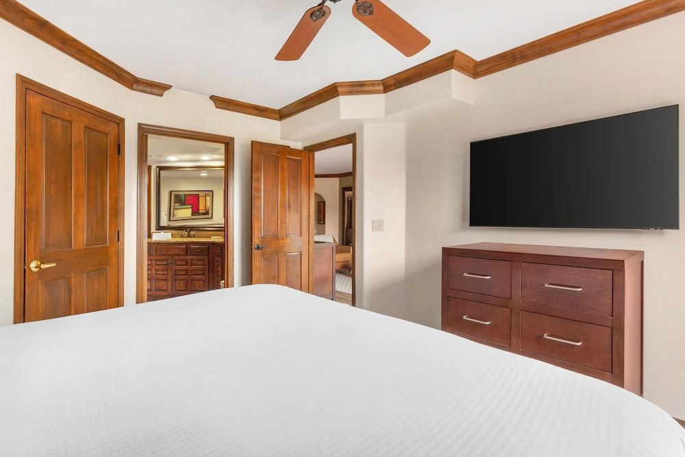 1 BEDROOM 1 KING MESA SUITE