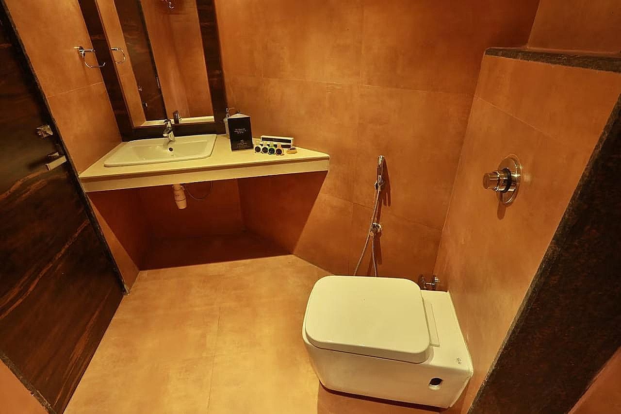 Aura Executive Twin Bed with City View