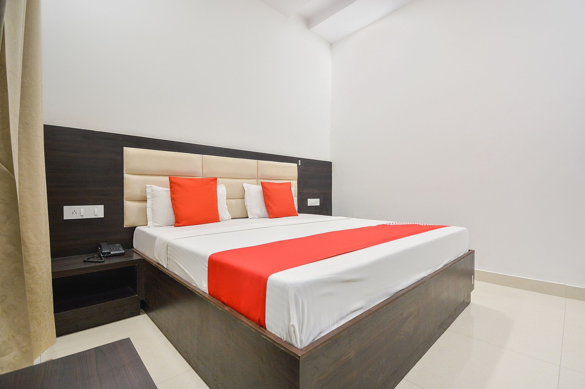 Hotel O  A K Regency Deluxe Room 3