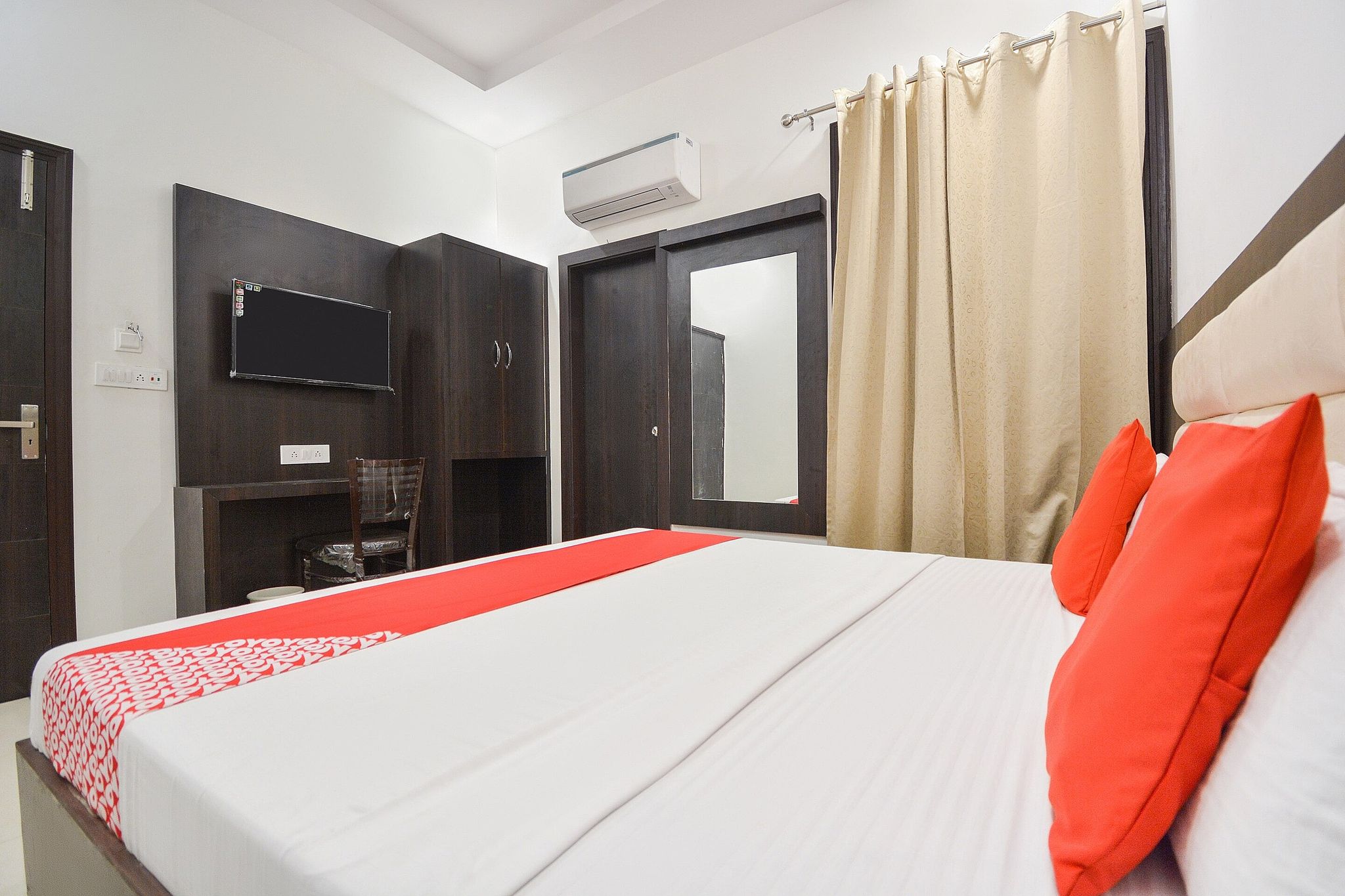 Hotel O  A K Regency Deluxe Room 5