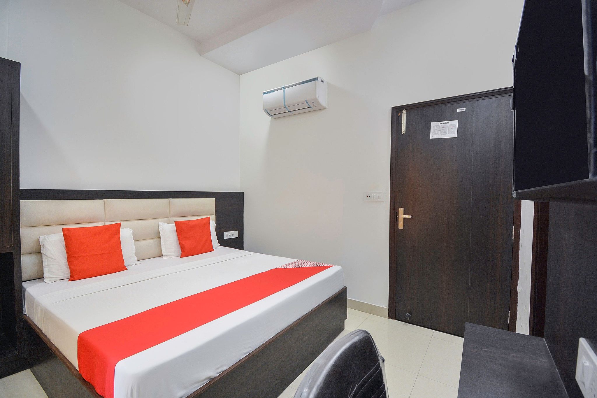 Hotel O  A K Regency Deluxe Room