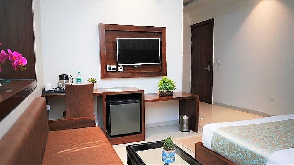 The Vegas by De Pavilion Deluxe Room with Work Desk 11