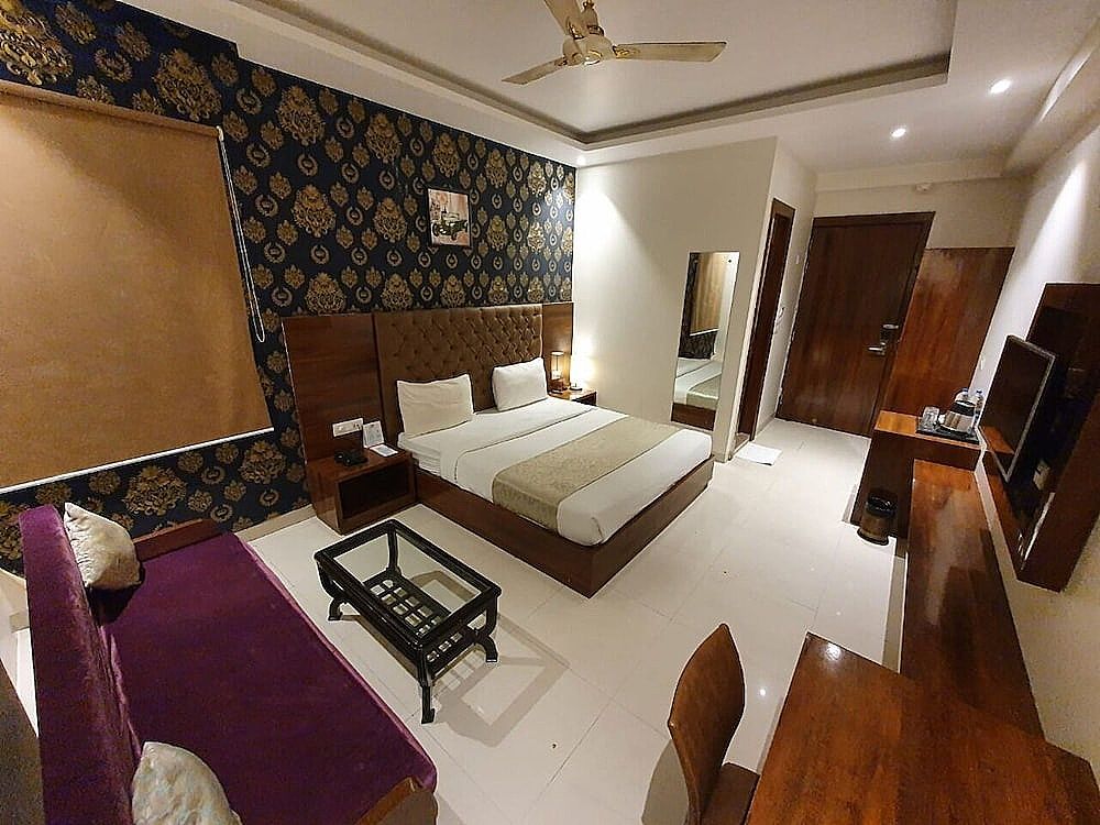 The Vegas by De Pavilion Deluxe Room with Work Desk