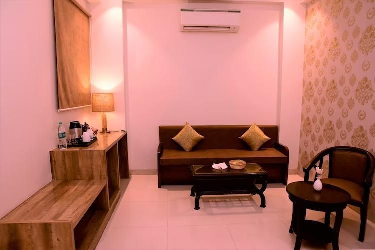 Studio Suite with Work Desk